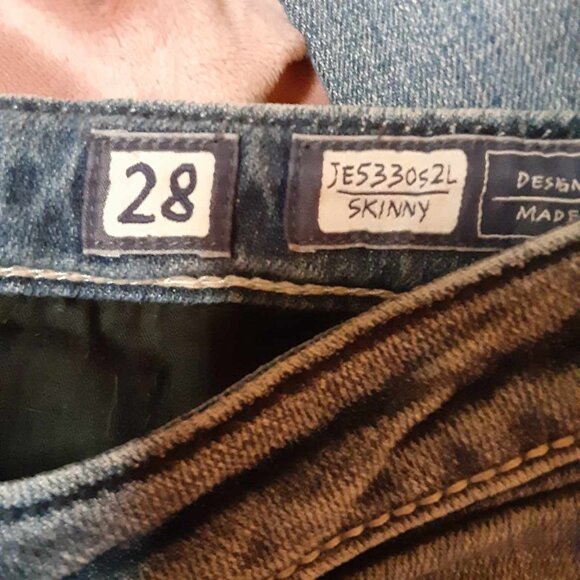 Miss Me Jeans 28 Skinny Straight Leg - Picture 4 of 5